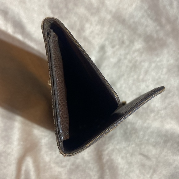 Louis Vuitton Damier Ebene key pouch - Picture 7 of 13